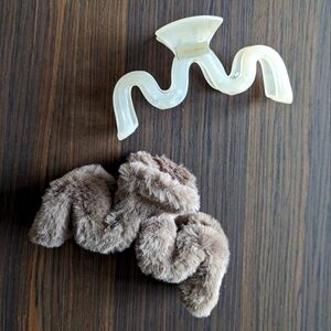 XL hair claw (fuzzy + regular pair) NWOT